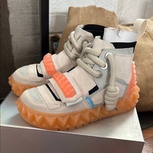 High top OETZI’s unique style moon boots